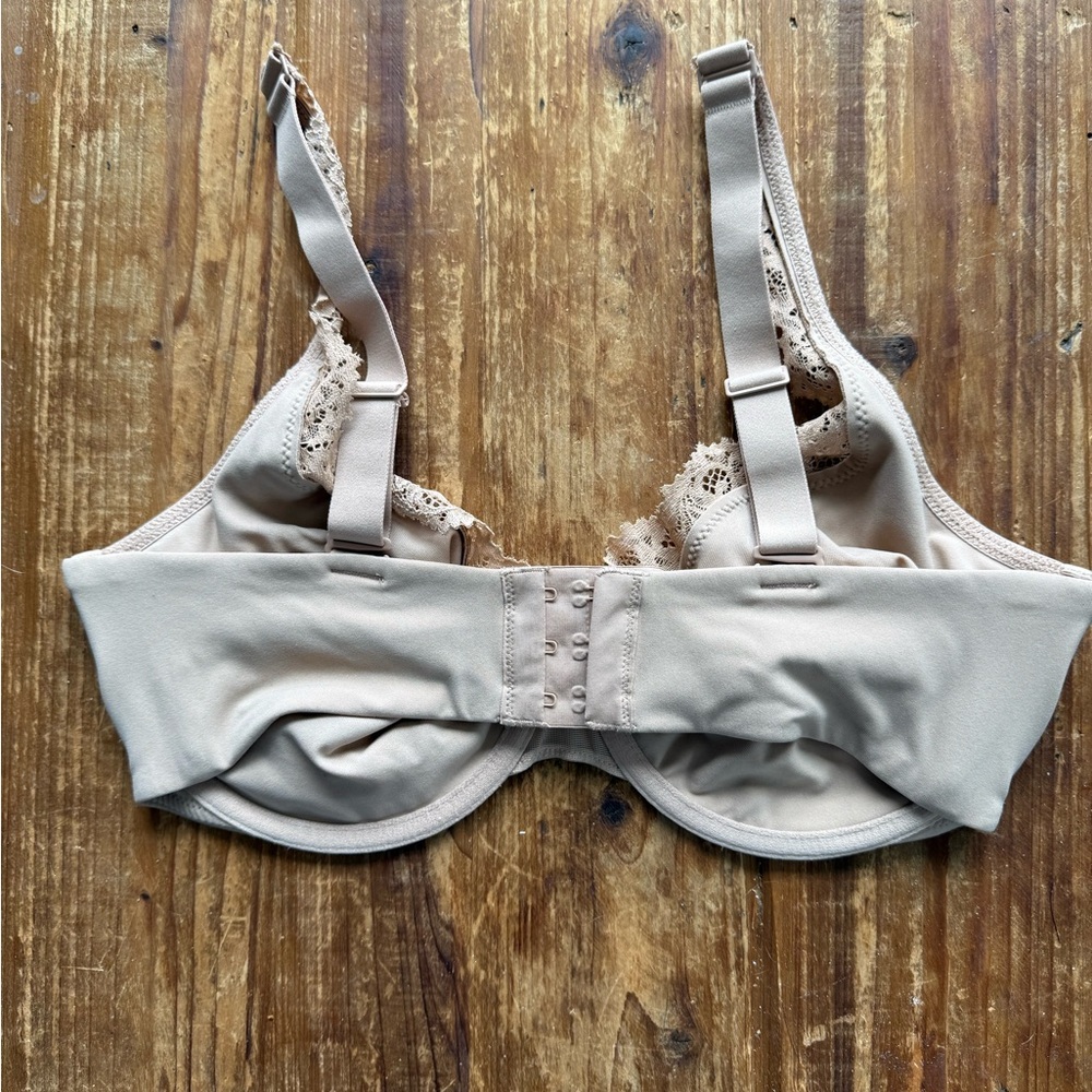 SKIMS Fits Everybody lace bra nude 36DD - Picture 3 of 7
